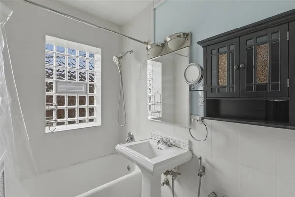 $2,460 | 7409 North Claremont Avenue, Unit 1, Chicago, IL 60645