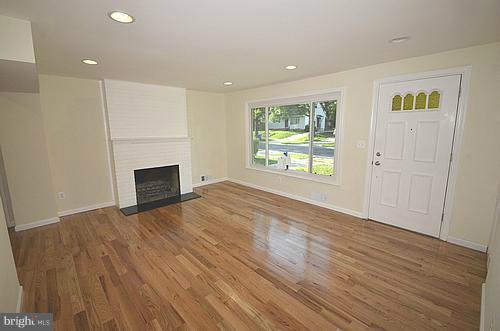 1001 Kerwin Road Silver Spring, MD 20901 - Photo 3 of 16 Living Room