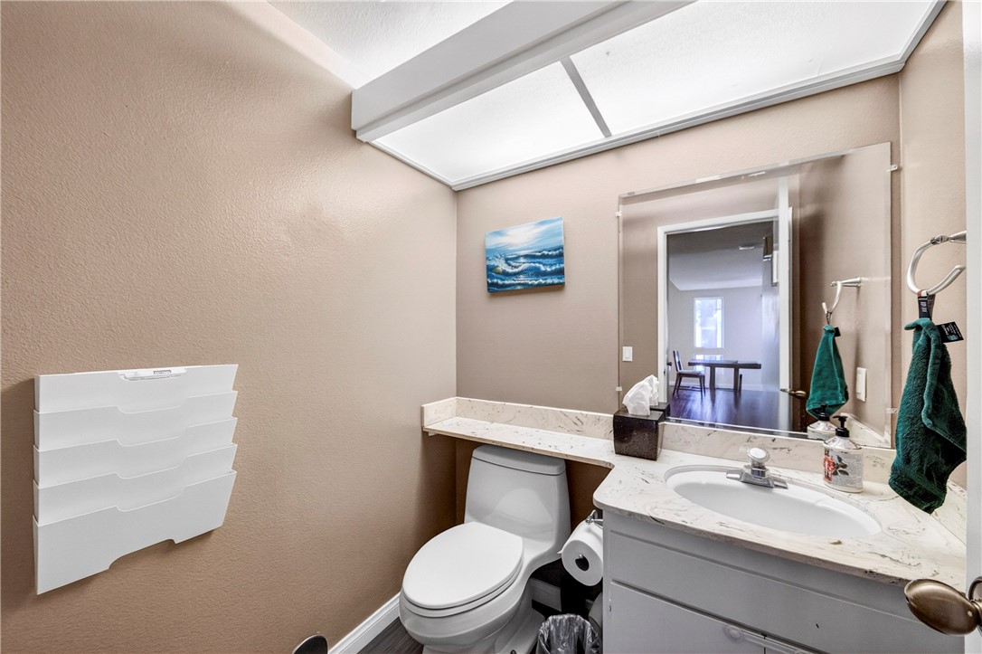 820 Vía Zapata Riverside, CA 92507 - Photo 17 of 37