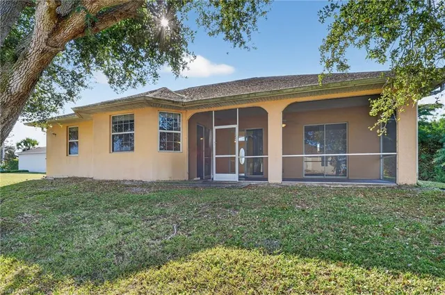a view of front of house with a yard