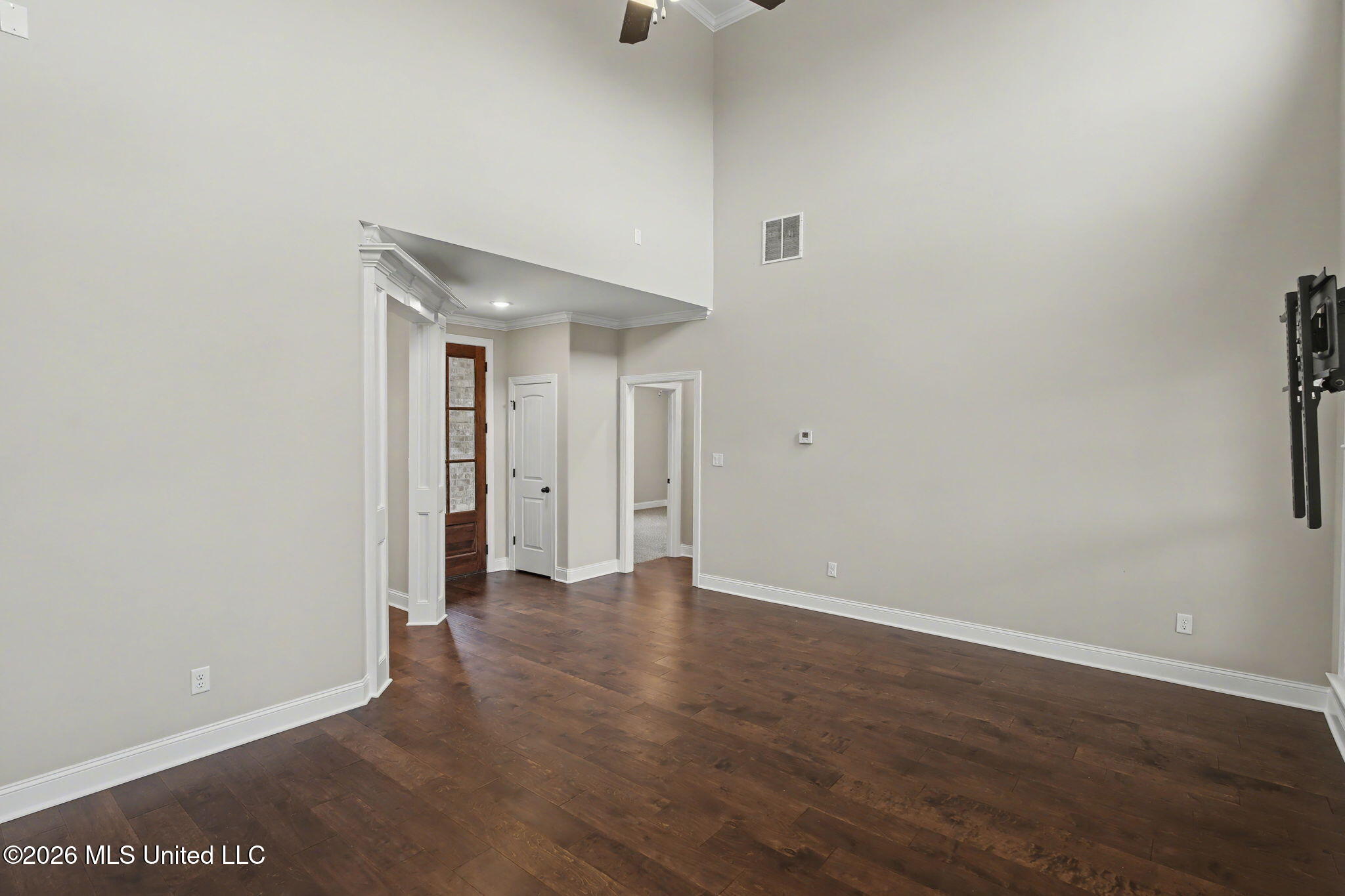 1567 Eden Crossing Hernando, MS 38632 - Photo 10 of 47 Living Room