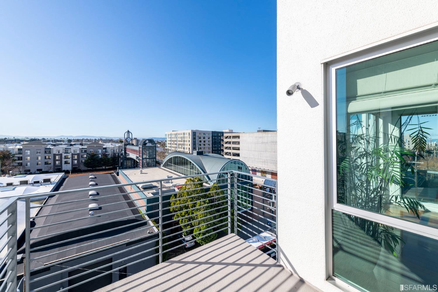 200 2nd Street, Unit 514 Oakland, CA 94607 - Photo 18 of 26 a picture of city view