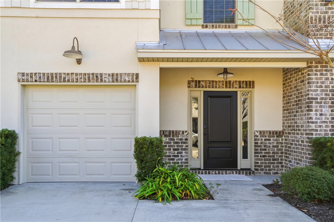 607 Mariners Circle St. Simons Island, GA 31522 - Photo 2 of 43