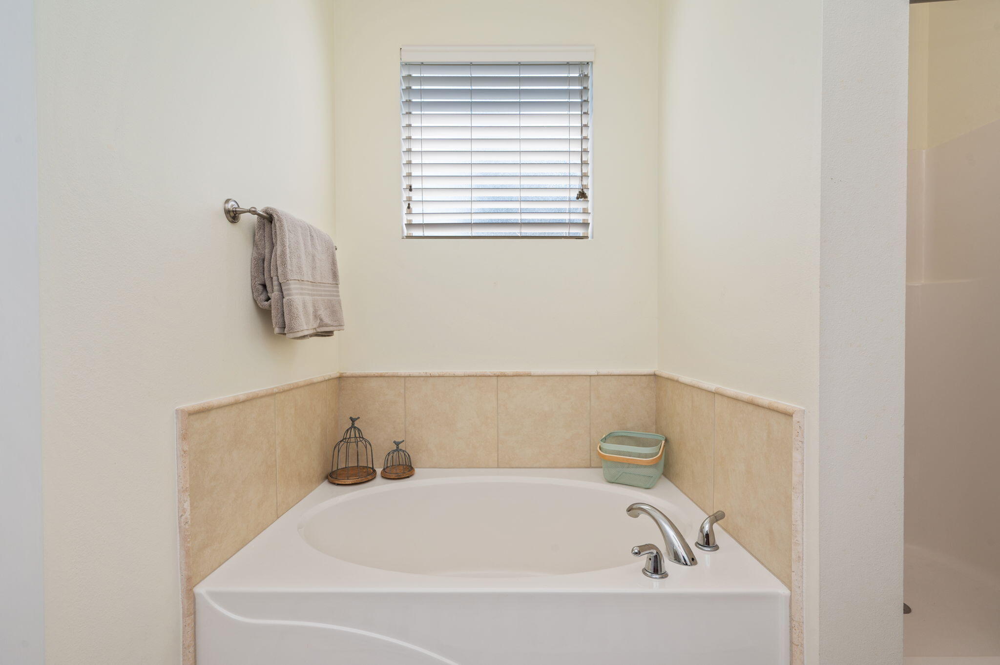 318 Key Lime Place Crestview, FL 32536 - Photo 19 of 30 a bathroom with a bathtub