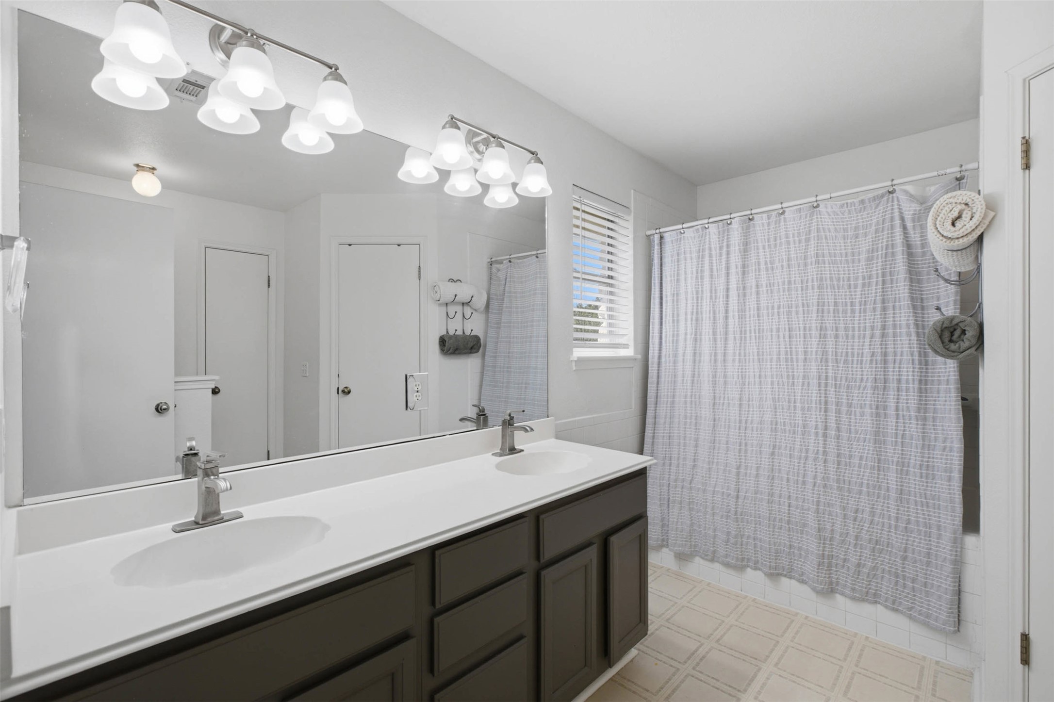 1717 Rendova Lane Pflugerville, TX 78660 - Photo 14 of 32 Primary Bathroom - Double vanity with ample counter space and a spacious shower/tub combo in a well-lit bathroom.