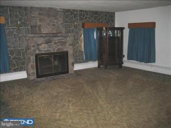 2217 Hillside Road Slatington, PA 18080 - Photo 3 of 6 Living Room