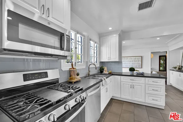 $6,995 | 203 South Detroit Street, Los Angeles, CA 90036