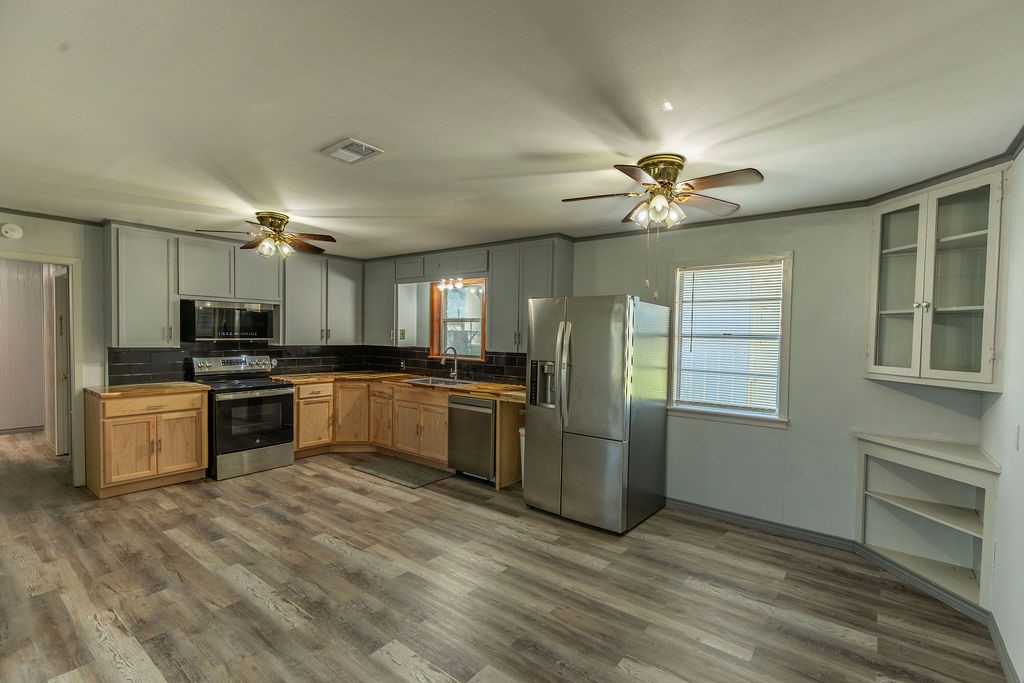 236 Old San Felipe Road Sealy, TX 77474 - Photo 7 of 20 Kitchen and Bfst Area