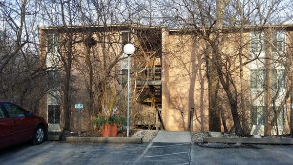 $214,900 | 6010 Forest View Road, Unit 1B, Lisle, IL 60532