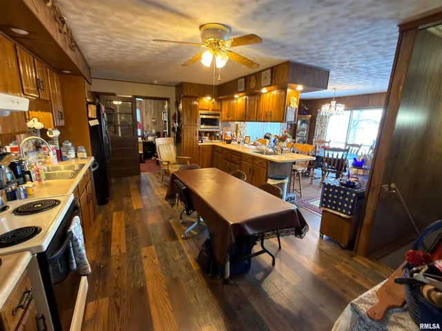 $625,000 | 15981 Hillcrest Drive, Effingham, IL 62401