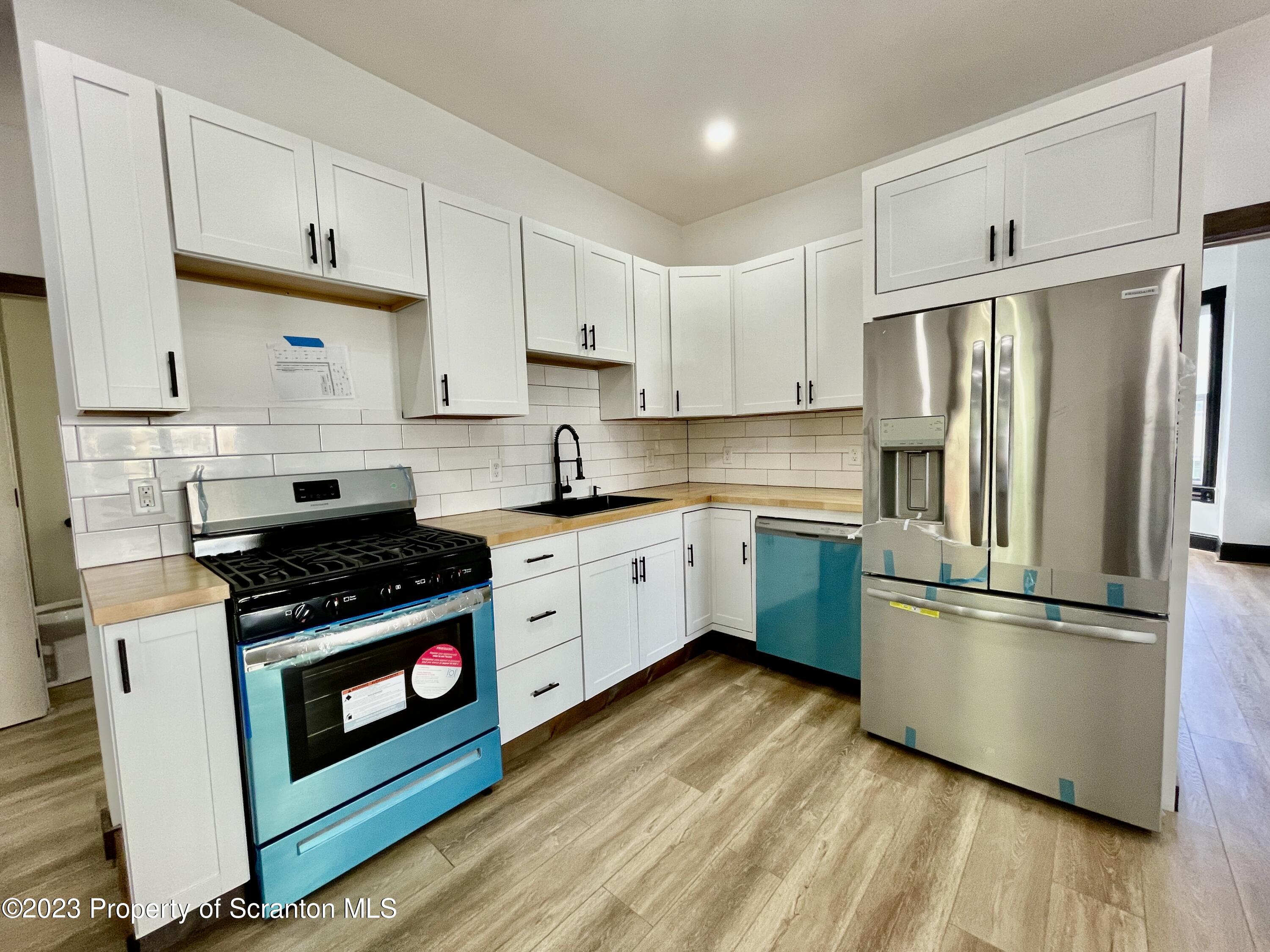 1216 Marion Street Scranton, PA 18509 - Photo 16 of 37 20231013_193413089_iOS