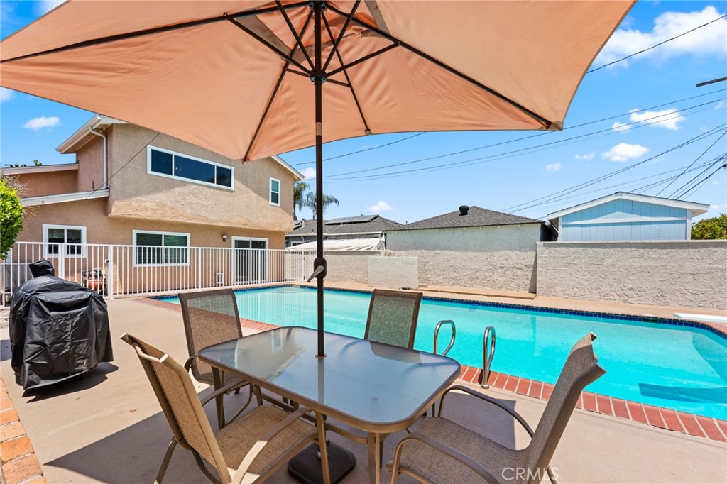 10332 Washington South Gate, CA 90280 - Photo 30 of 38 Dinning Near pool
