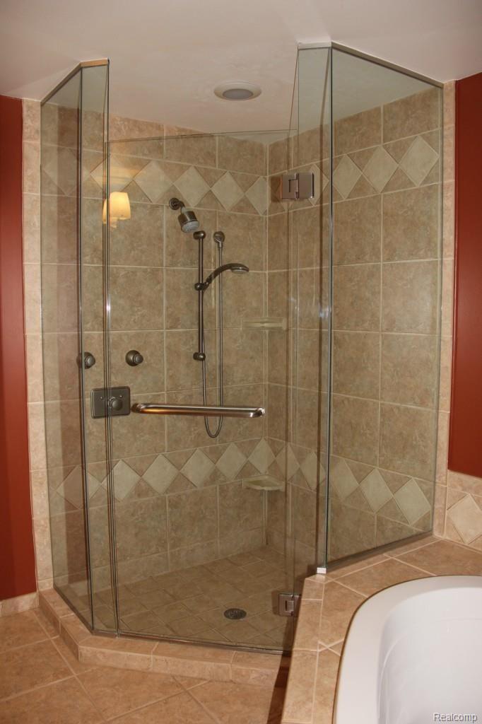 543 Overbrook Road Bloomfield Hills, MI 48302 - Photo 10 of 11 Master Shower