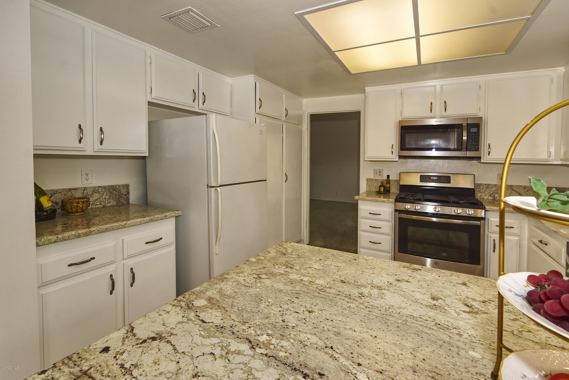 326 Kanan Road Oak Park, CA 91377 - Photo 1 of 35 kitchen3