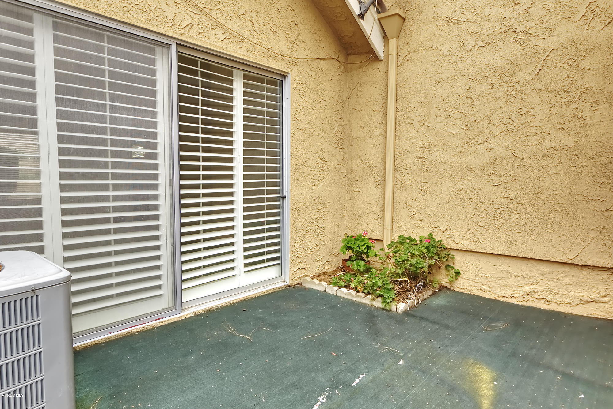 326 Kanan Road Oak Park, CA 91377 - Photo 15 of 35 patio
