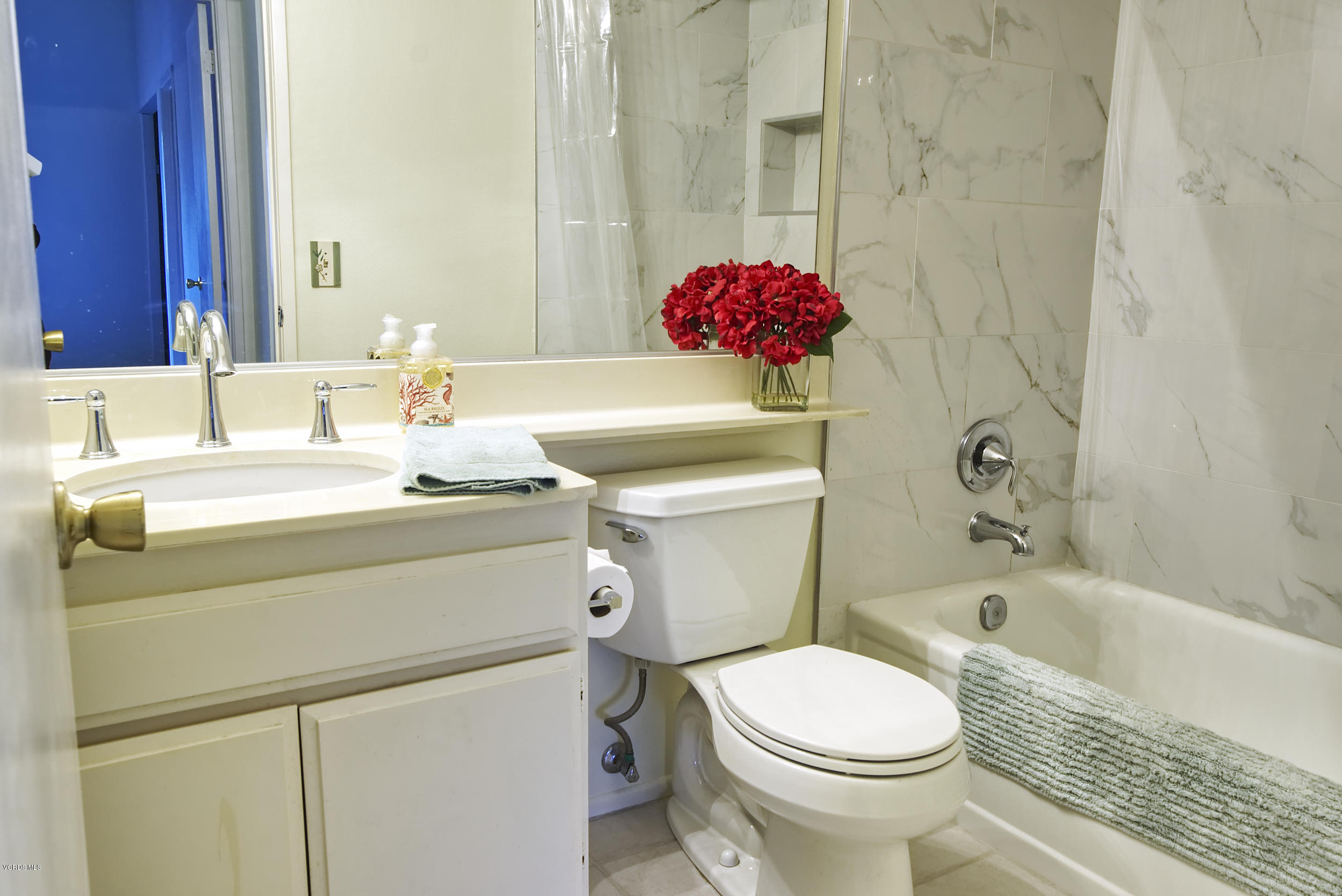 326 Kanan Road Oak Park, CA 91377 - Photo 20 of 35 bathroom1