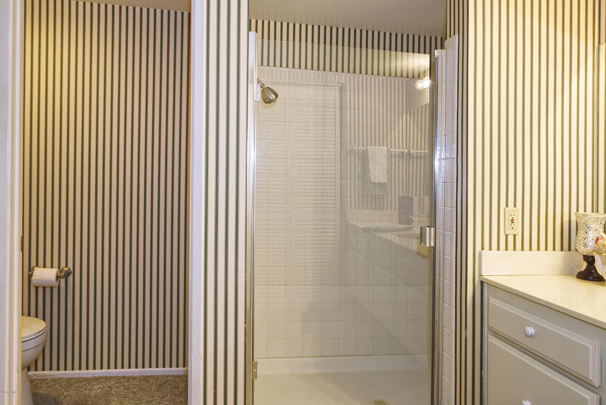 326 Kanan Road Oak Park, CA 91377 - Photo 21 of 35 master bathroom2
