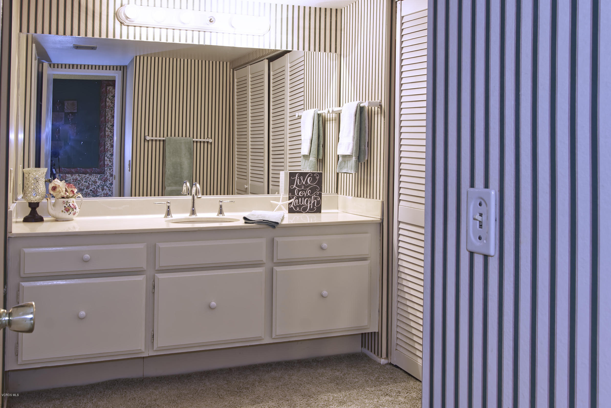 326 Kanan Road Oak Park, CA 91377 - Photo 22 of 35 master bathroom1