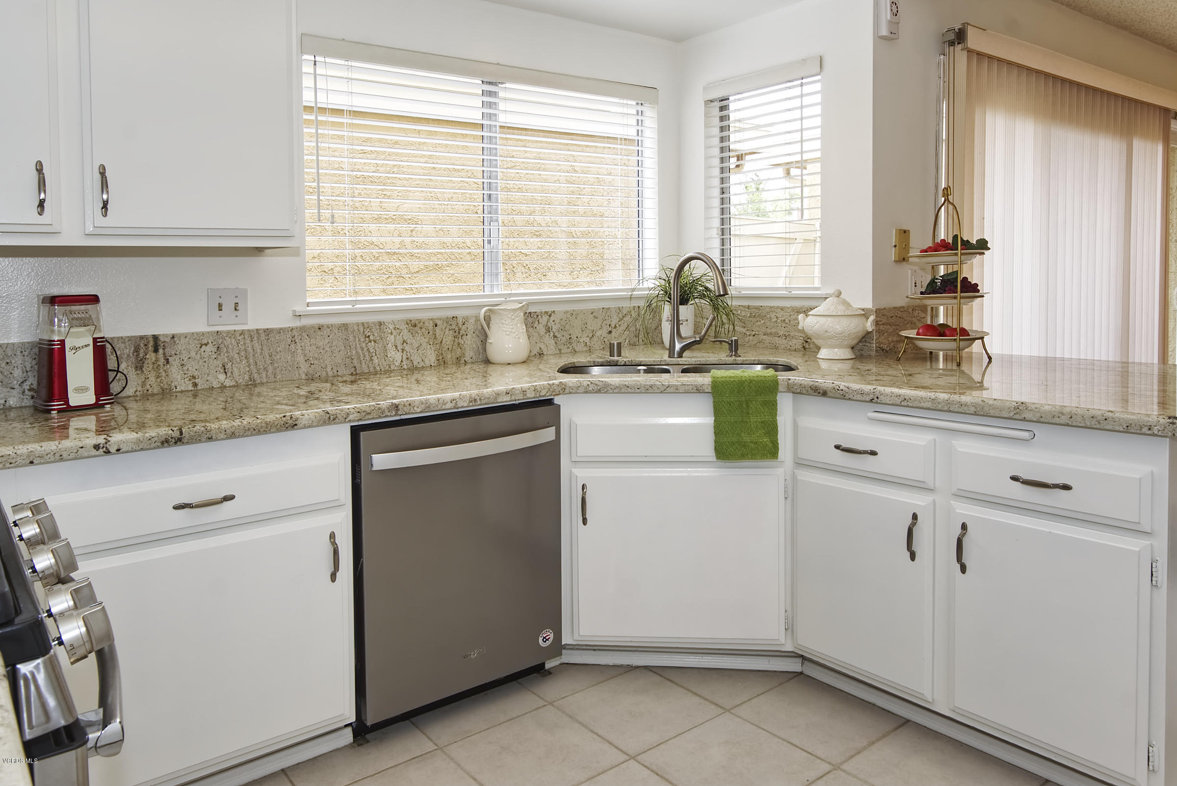 326 Kanan Road Oak Park, CA 91377 - Photo 5 of 35 kitchen2