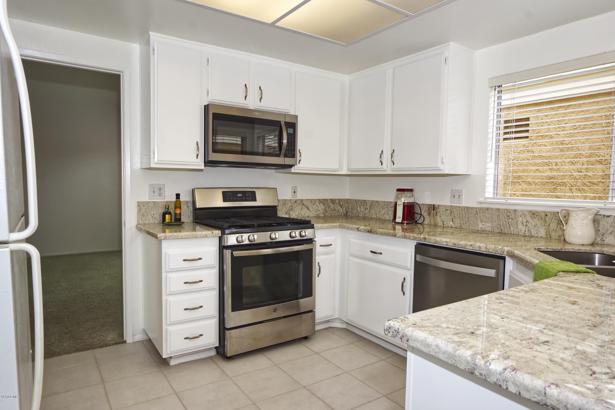 326 Kanan Road Oak Park, CA 91377 - Photo 6 of 35 kitchen1