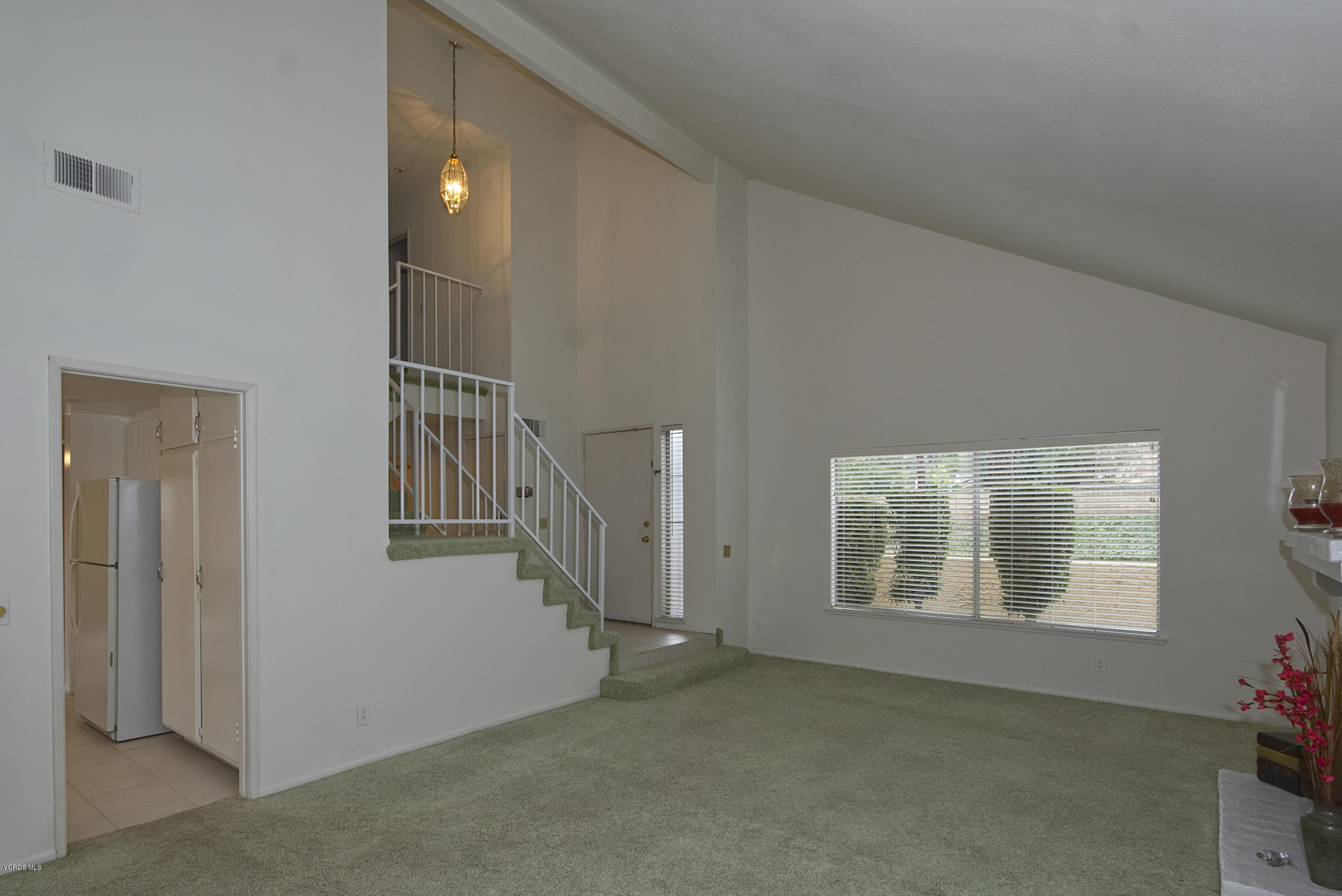 326 Kanan Road Oak Park, CA 91377 - Photo 10 of 35 livingroom2