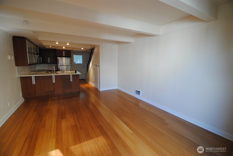 39 Etruria Street, Unit 3 Seattle, WA 98109 - Photo 4 of 7