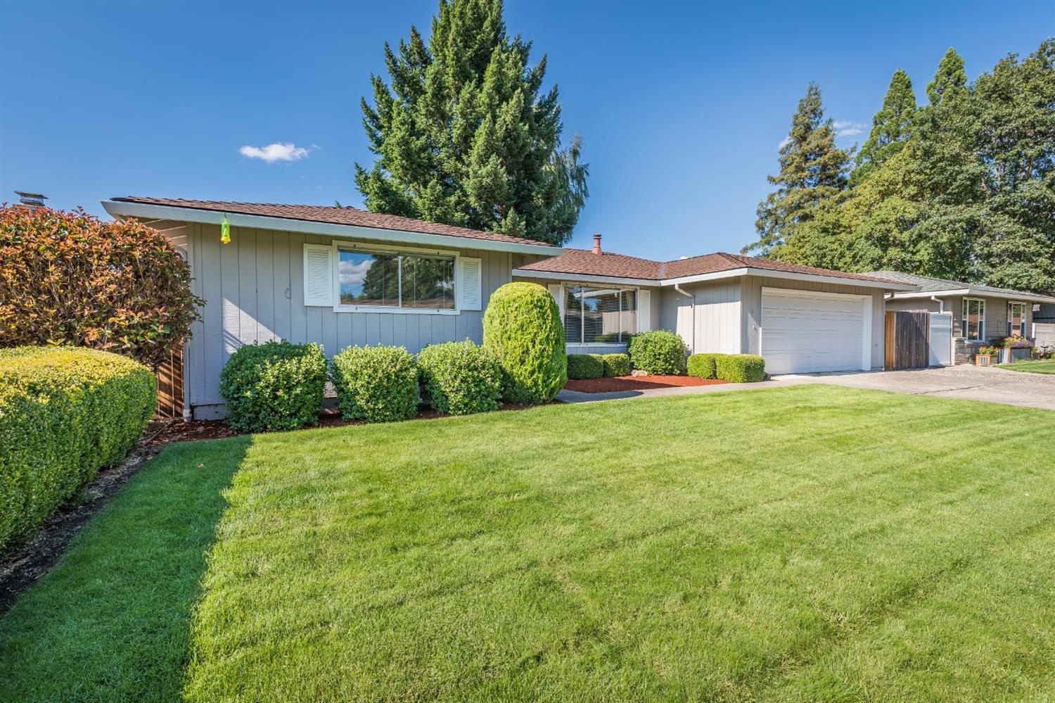40 Donna Way Central Point, OR 97502 - Photo 2 of 32 Additional Photo