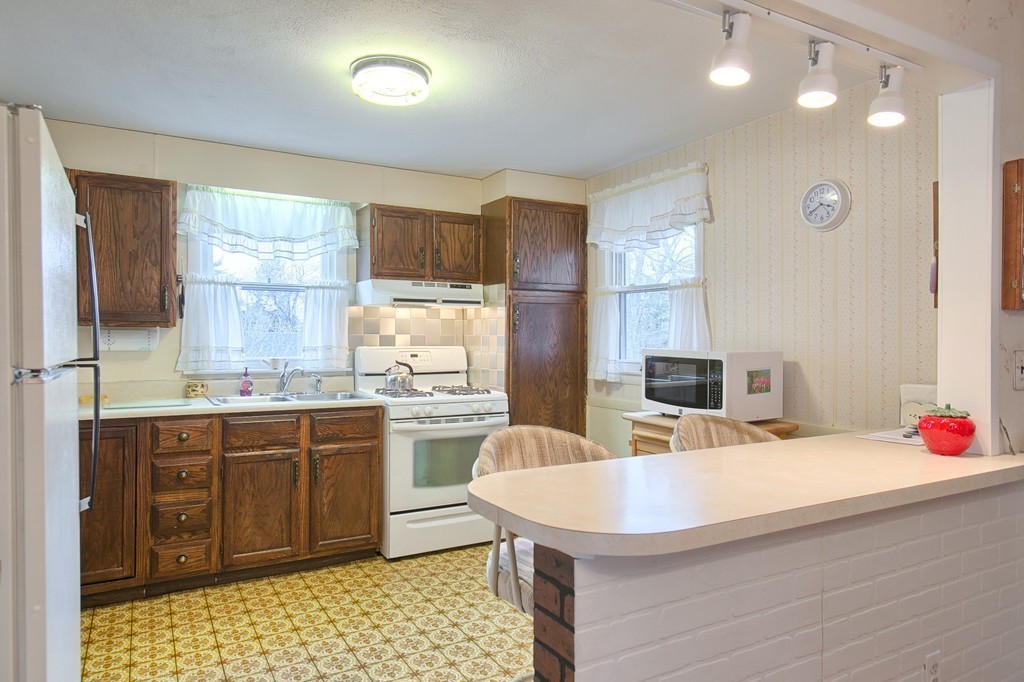 4 Loumac Road Wilmington, MA 01887 - Photo 3 of 26 Gallery Image 3