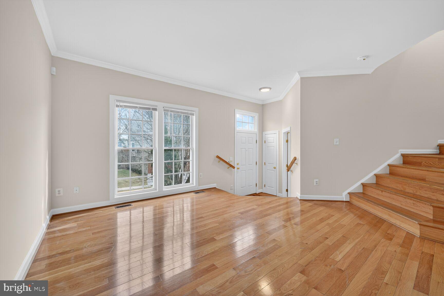 6652 Debra Lu Way Springfield, VA 22150 - Photo 4 of 36