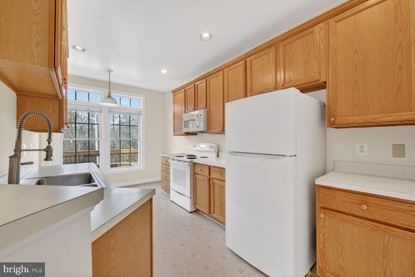 6652 Debra Lu Way Springfield, VA 22150 - Photo 6 of 36