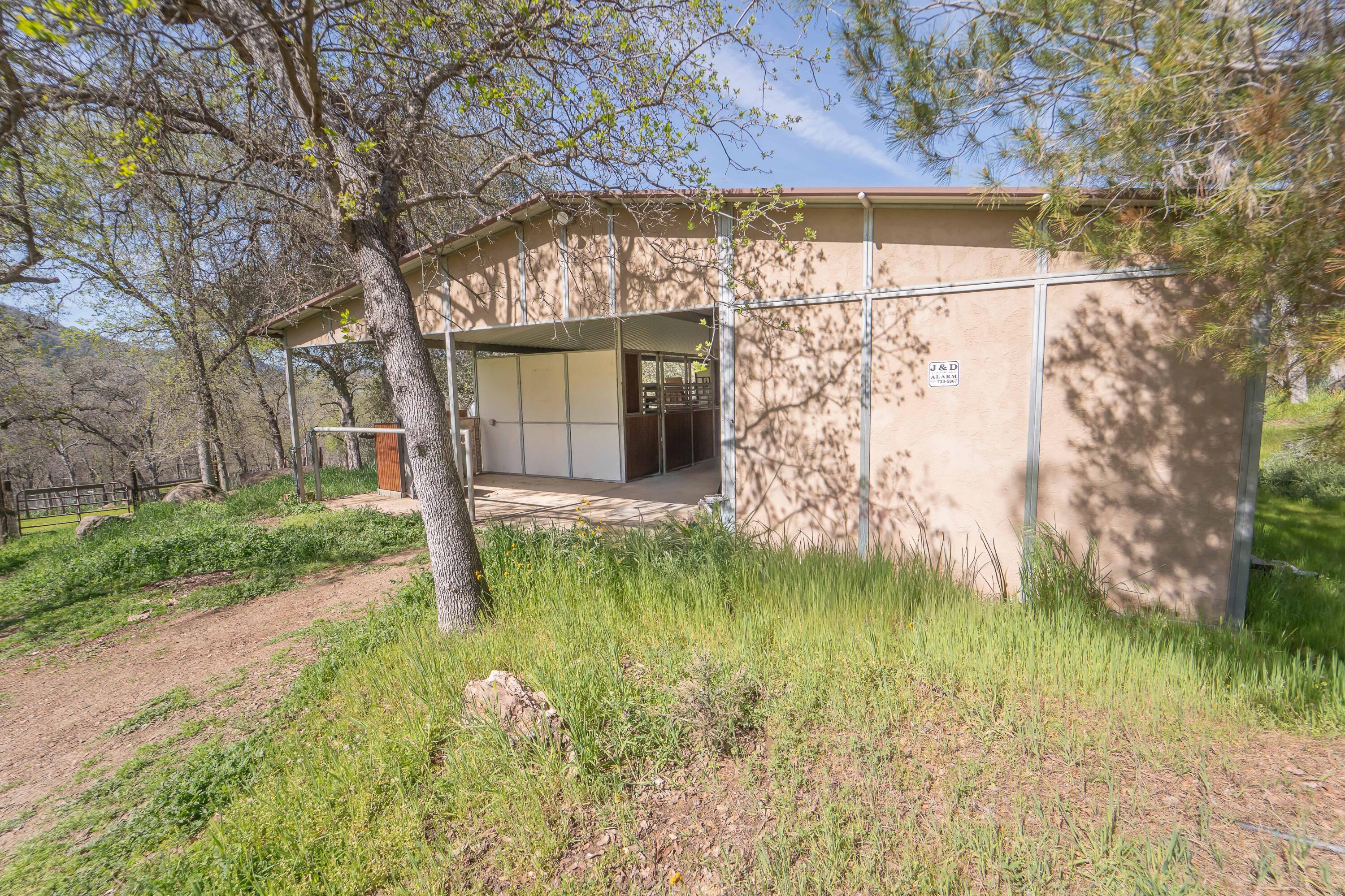 44294 Sequoia Oaks Drive Three Rivers, CA 93271 - Photo 91 of 118 -