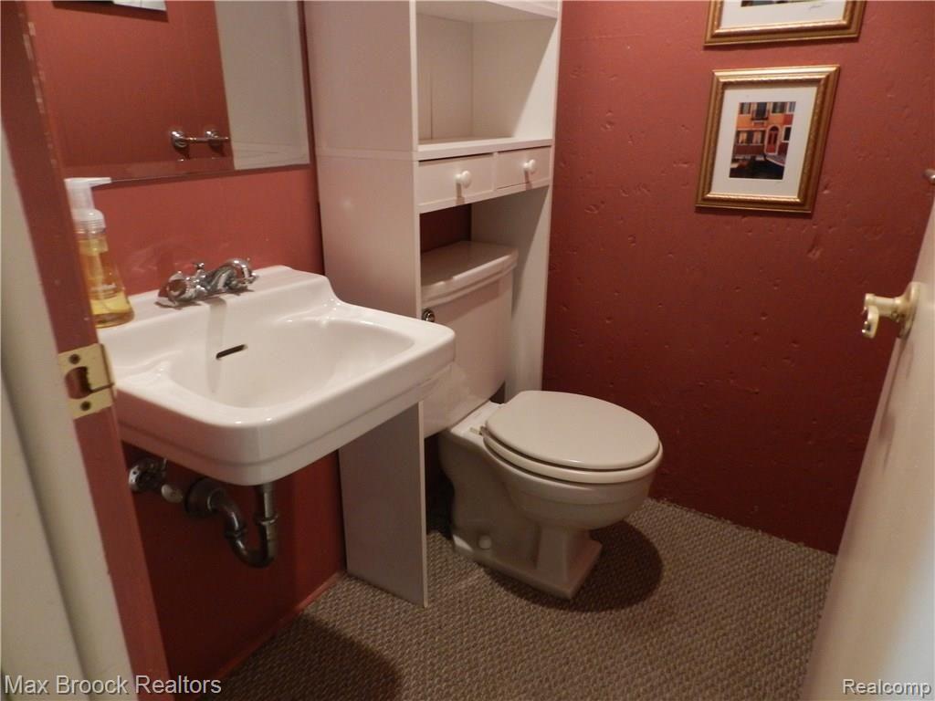 1013 North Adams Road Birmingham, MI 48009 - Photo 22 of 26 050.JPG
