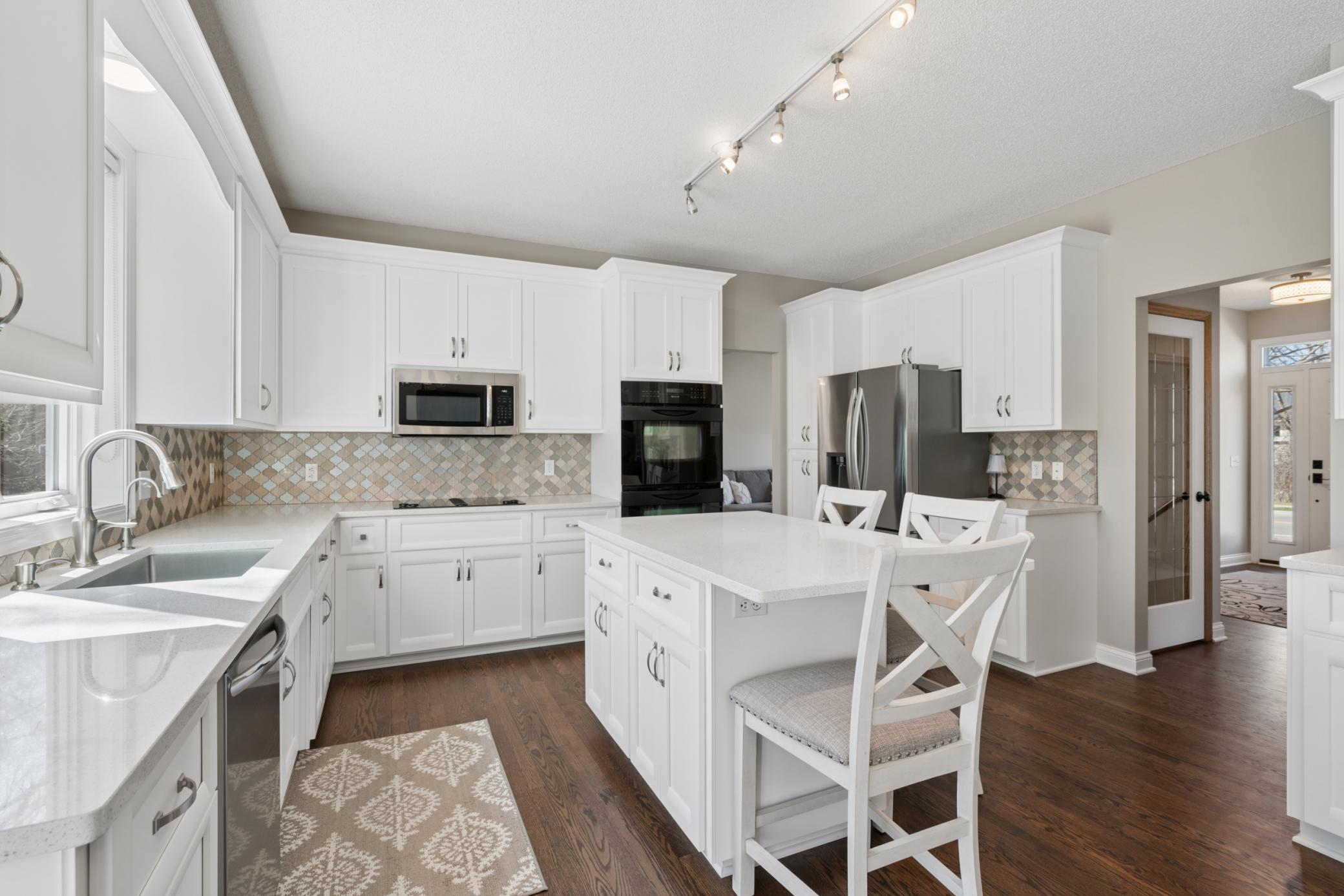 4778 Slater Road Eagan, MN 55122 - Photo 7 of 47