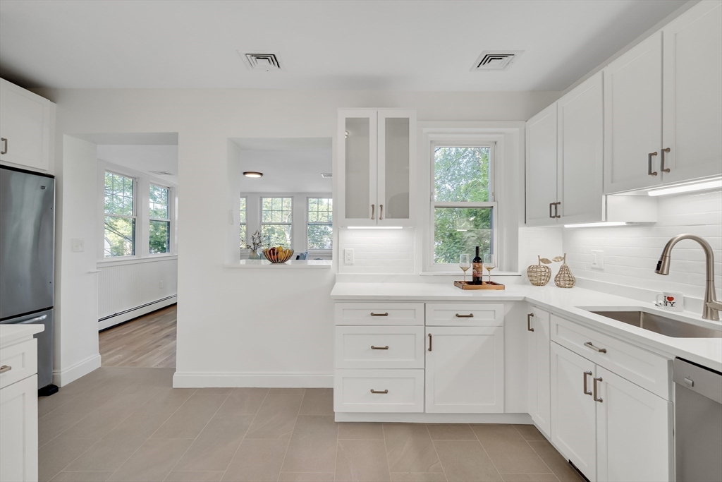 41 Addington Road, Unit 1 Brookline, MA 02445 - Photo 11 of 36