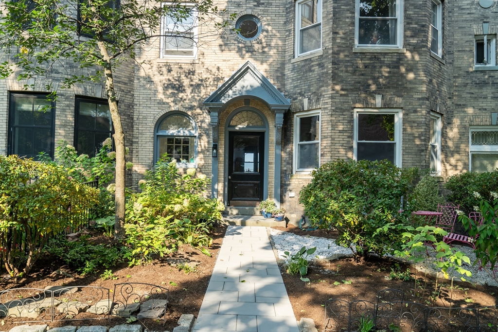 41 Addington Road, Unit 1 Brookline, MA 02445 - Photo 2 of 36