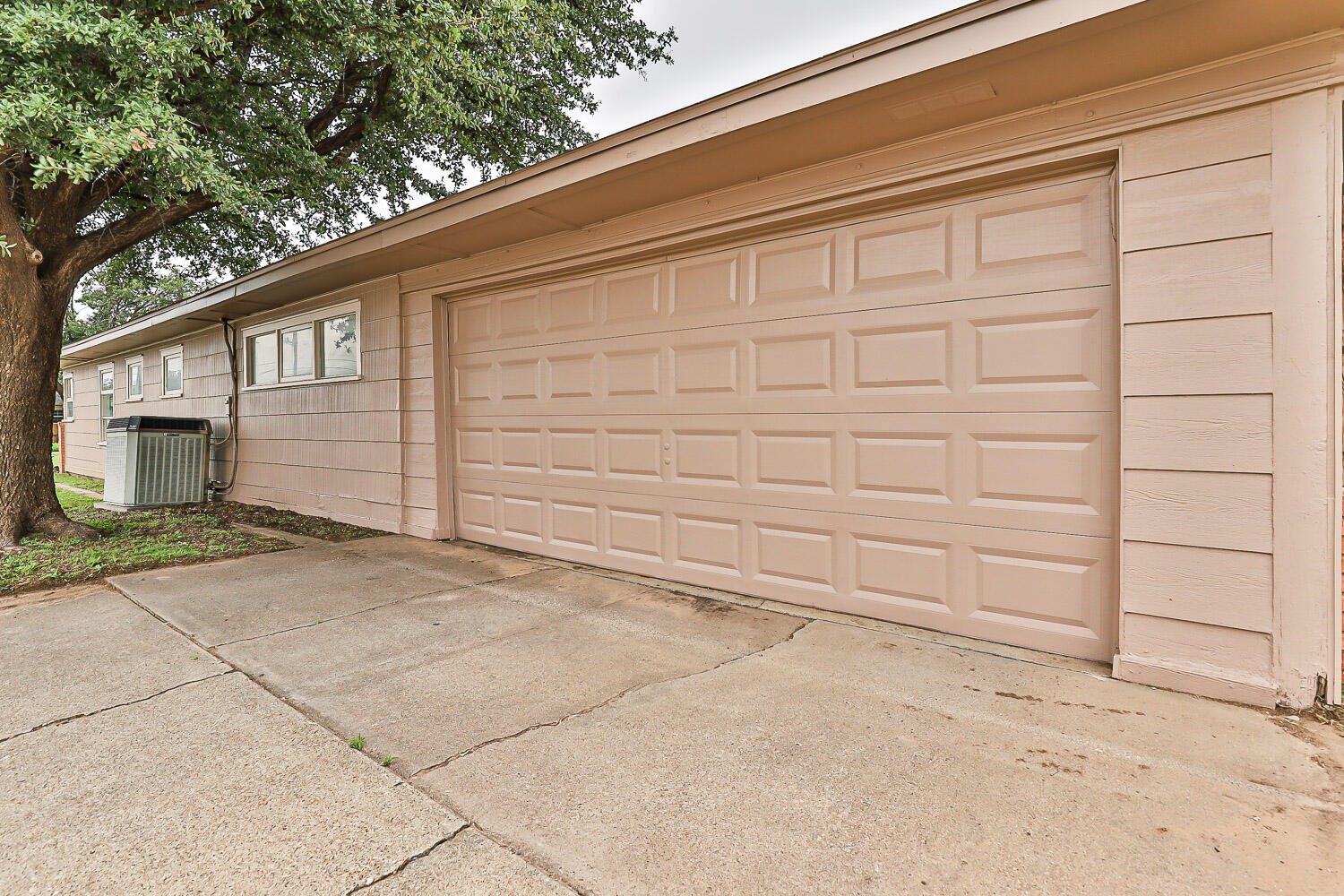 4319 40th Street Lubbock, TX 79413 - Photo 38 of 38 Garage
