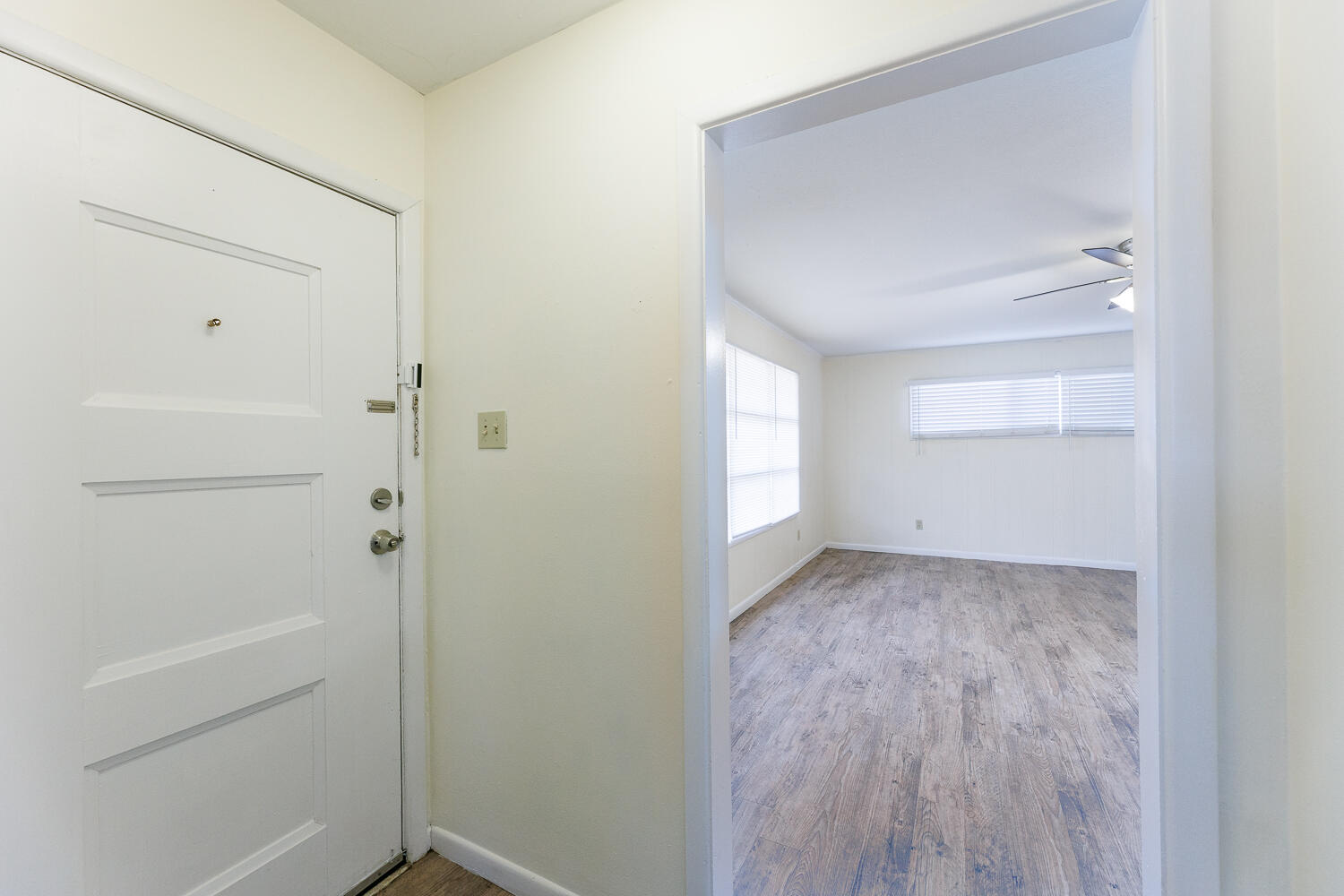 4319 40th Street Lubbock, TX 79413 - Photo 4 of 38 Entryway