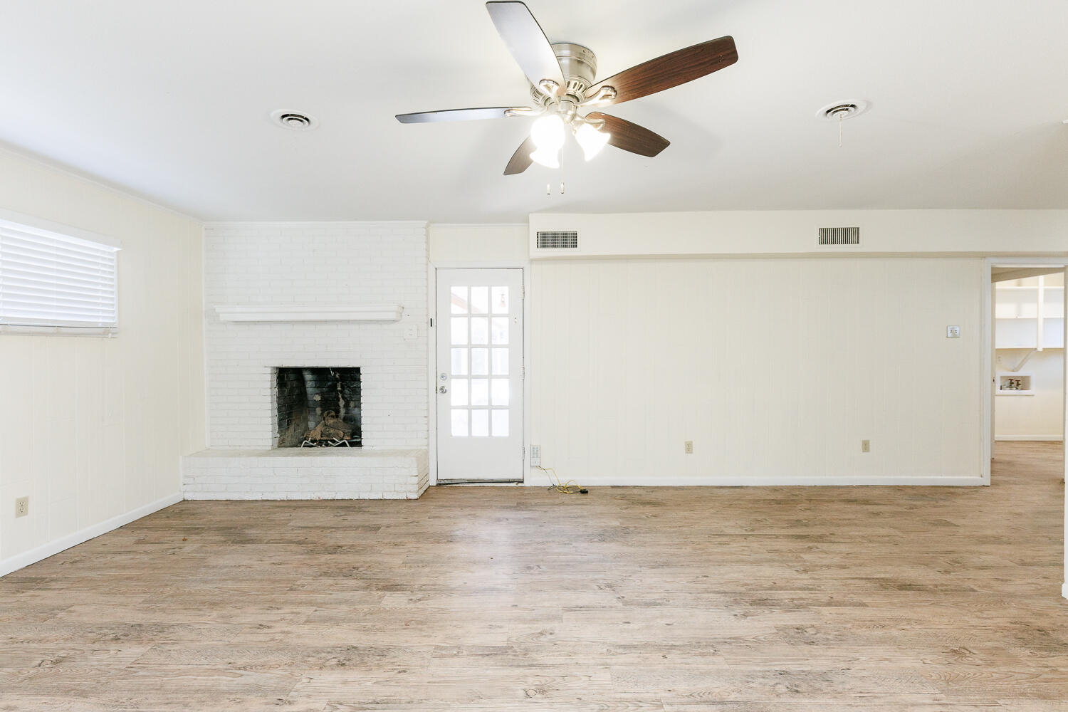 4319 40th Street Lubbock, TX 79413 - Photo 7 of 38 Living Area