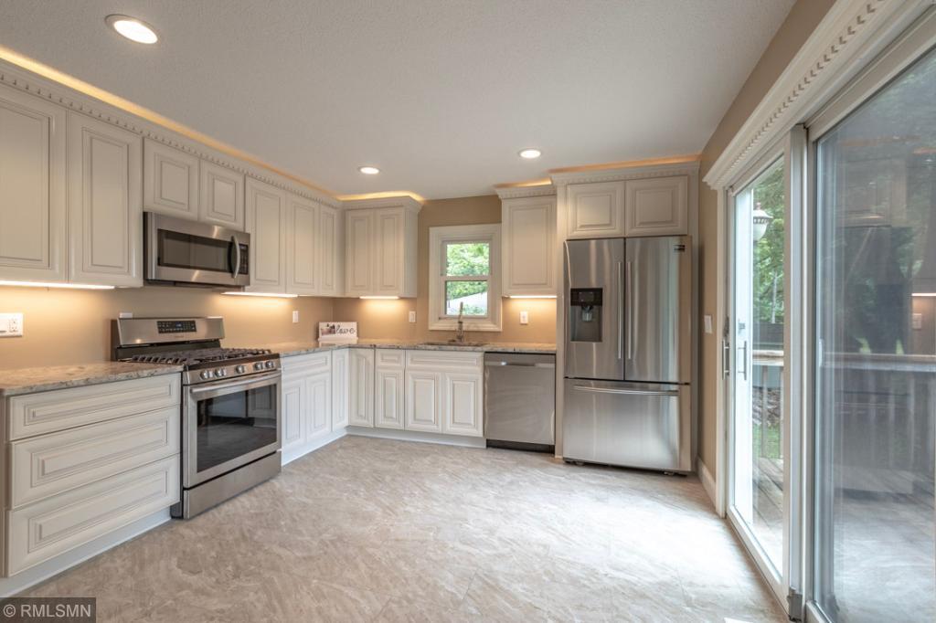 25005 Smithtown Road Shorewood, MN 55331 - Photo 9 of 27 Gallery Image 9