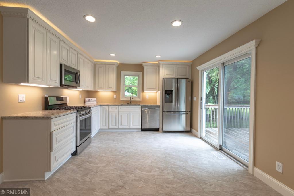 25005 Smithtown Road Shorewood, MN 55331 - Photo 10 of 27 Gallery Image 10