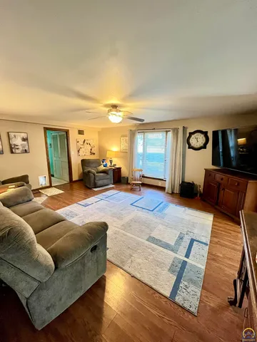 $334,500 | 2021 Morningside Drive, Emporia, KS 66801