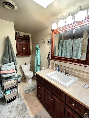 $334,500 | 2021 Morningside Drive, Emporia, KS 66801