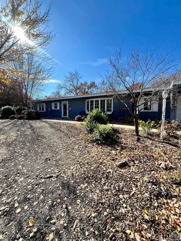 $334,500 | 2021 Morningside Drive, Emporia, KS 66801