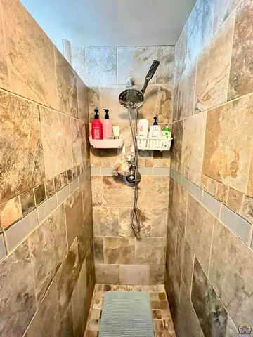 $334,500 | 2021 Morningside Drive, Emporia, KS 66801