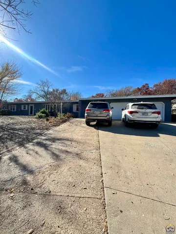 $334,500 | 2021 Morningside Drive, Emporia, KS 66801