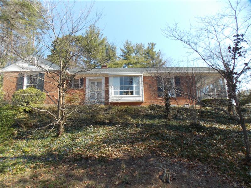 353 Walnut Road Salem, VA 24153 - Photo 2 of 13 Front1