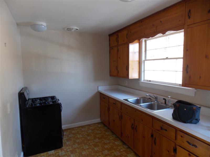 353 Walnut Road Salem, VA 24153 - Photo 6 of 13 Kitchen