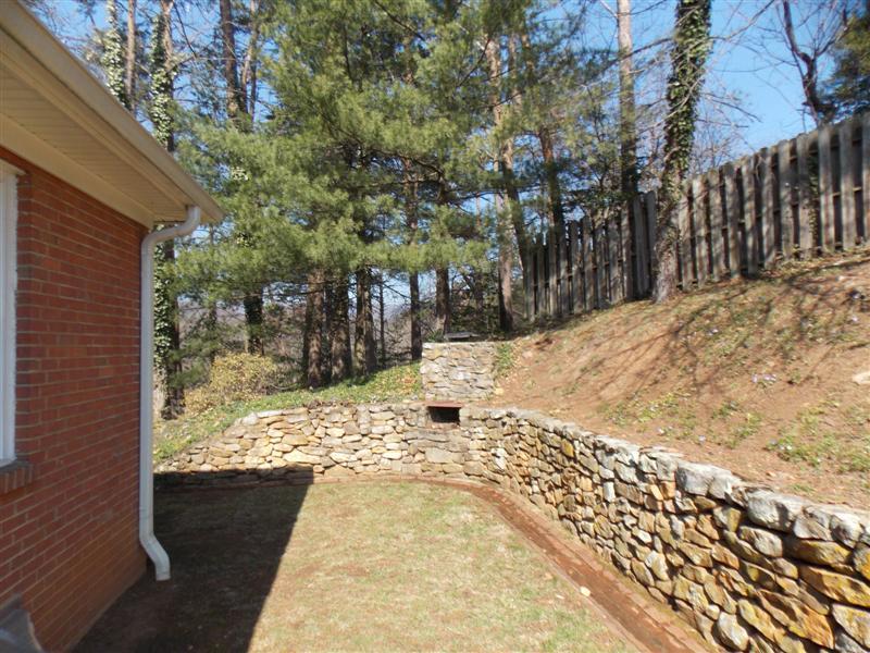 353 Walnut Road Salem, VA 24153 - Photo 10 of 13 BrickWalls