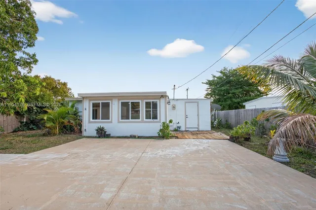 $349,900 | 171 Tulip Tree Drive, Lake Worth, FL 33462