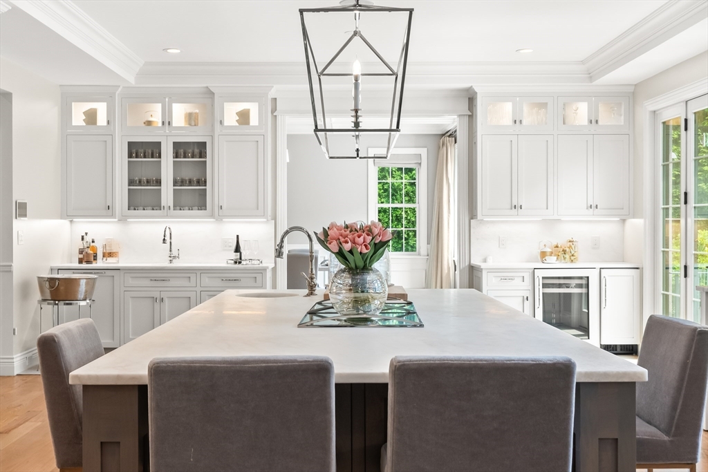 382 Lee Street Brookline, MA 02445 - Photo 5 of 38